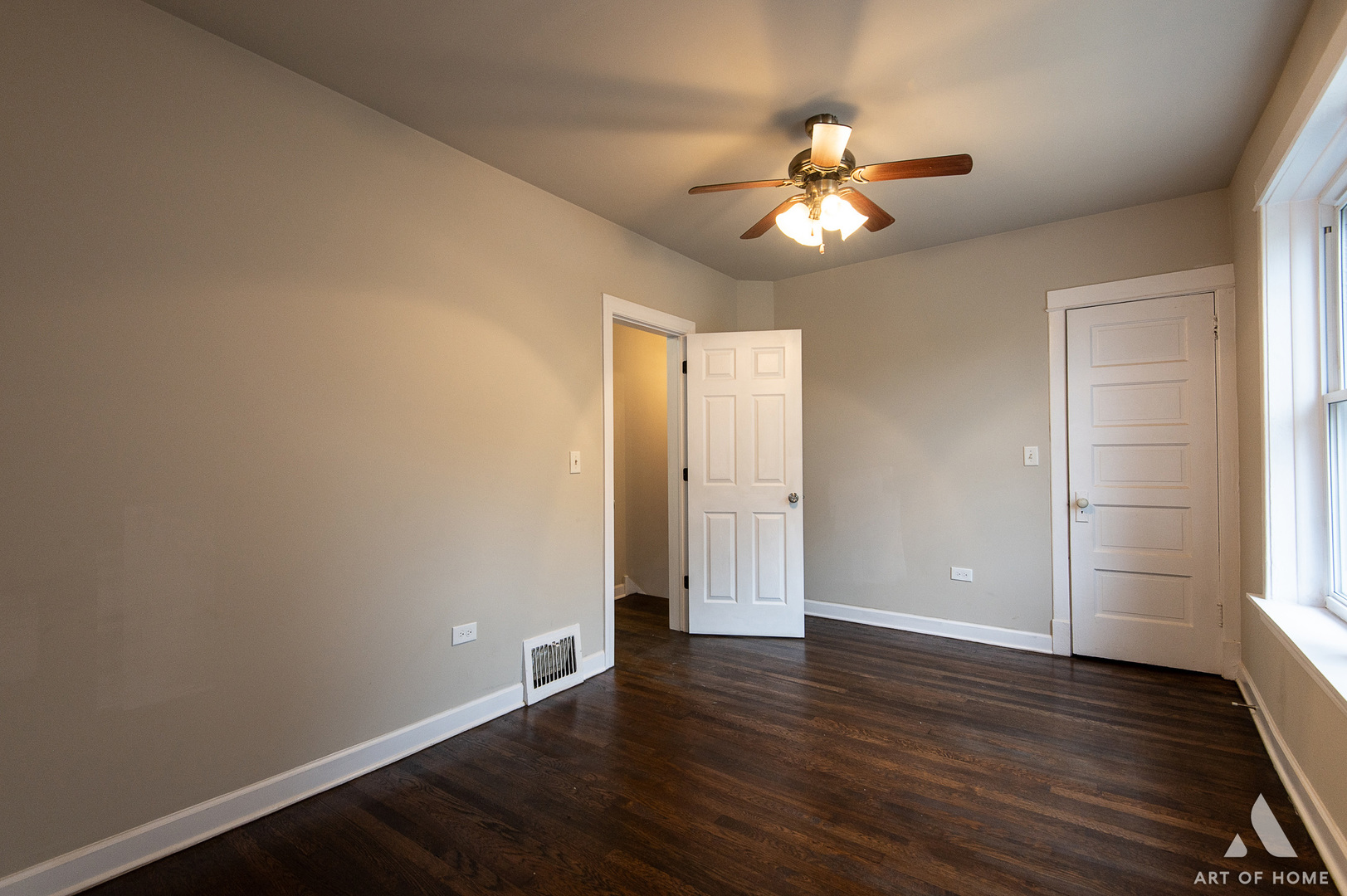 6948 S Woodlawn Avenue, Chicago, IL 60637