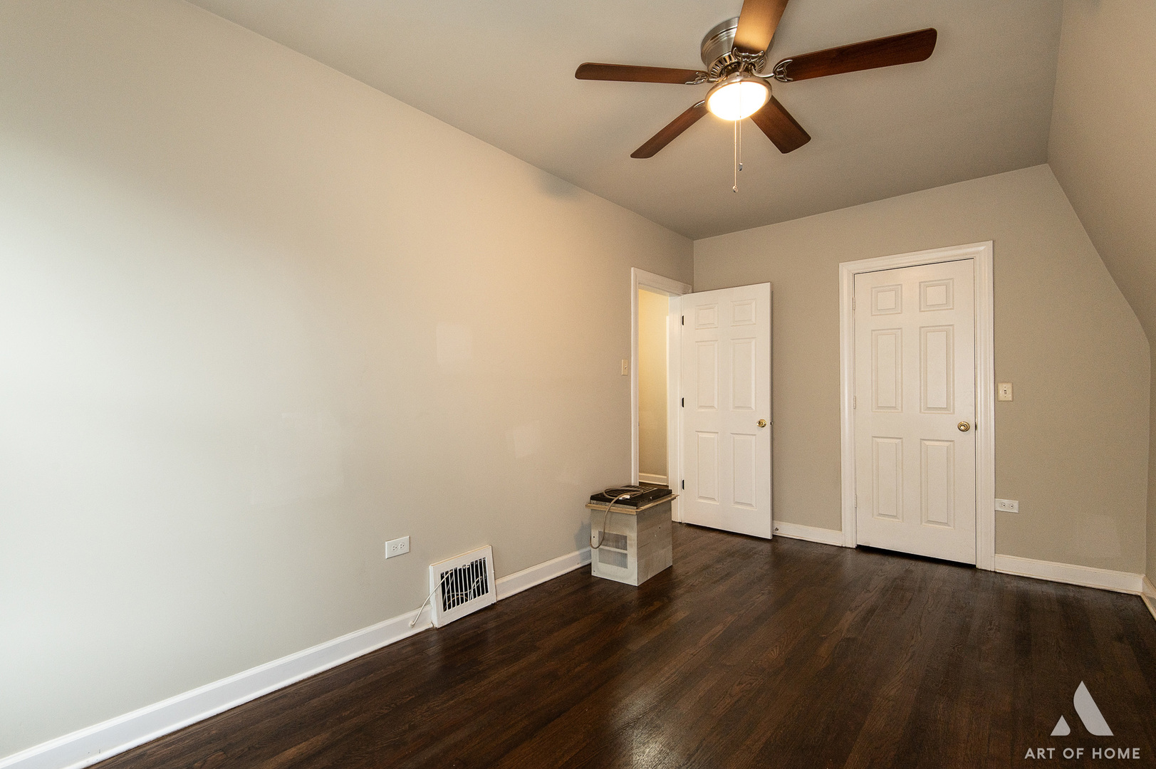 6948 S Woodlawn Avenue, Chicago, IL 60637
