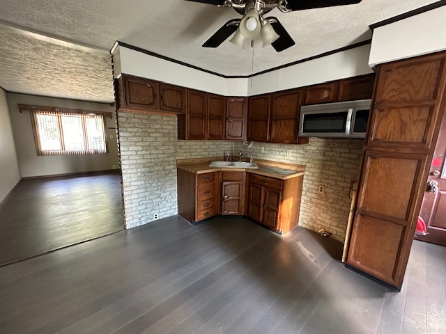 735 Geneva Avenue, Romeoville, IL 60446