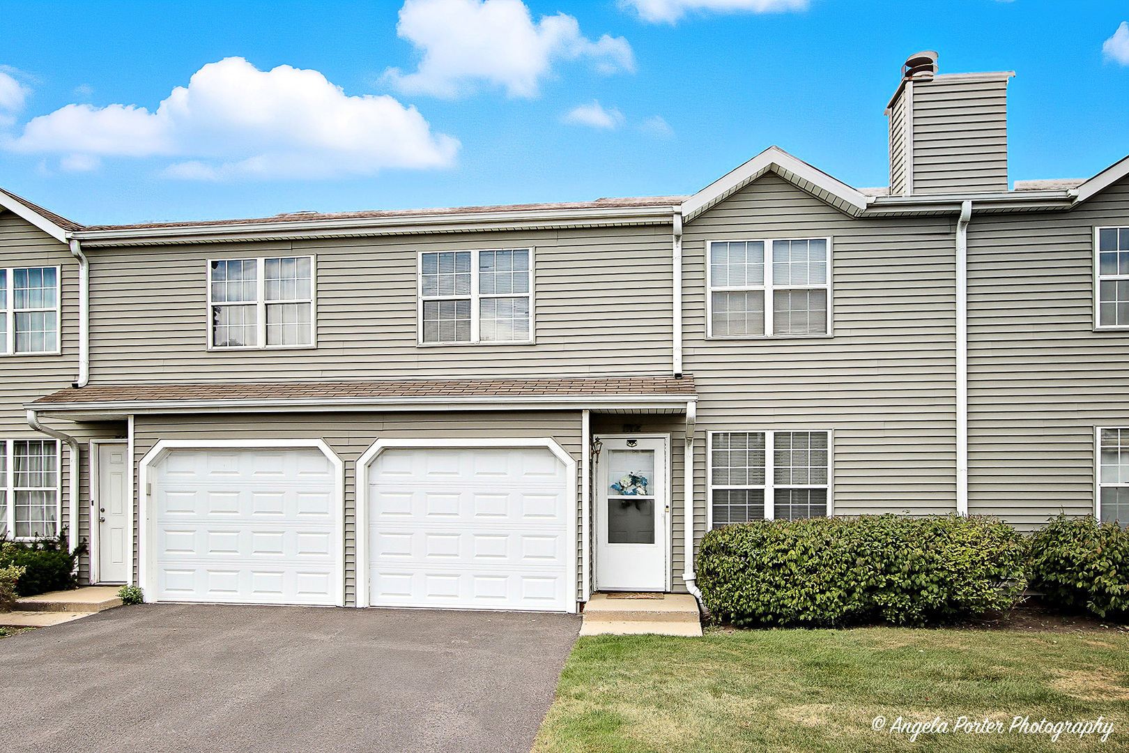 512 MEADOW HILL Lane, Round Lake Beach, IL 60073