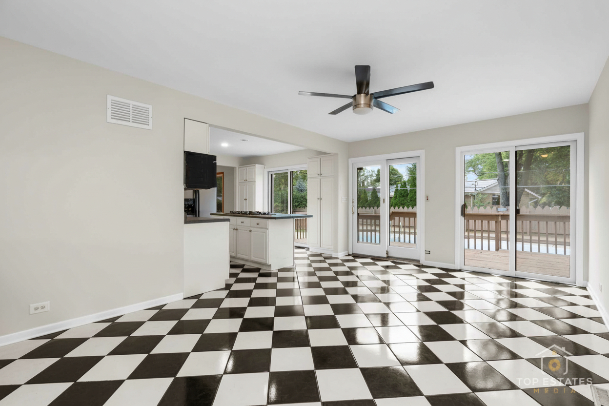 445 W Dorset Avenue, Palatine, IL 60067