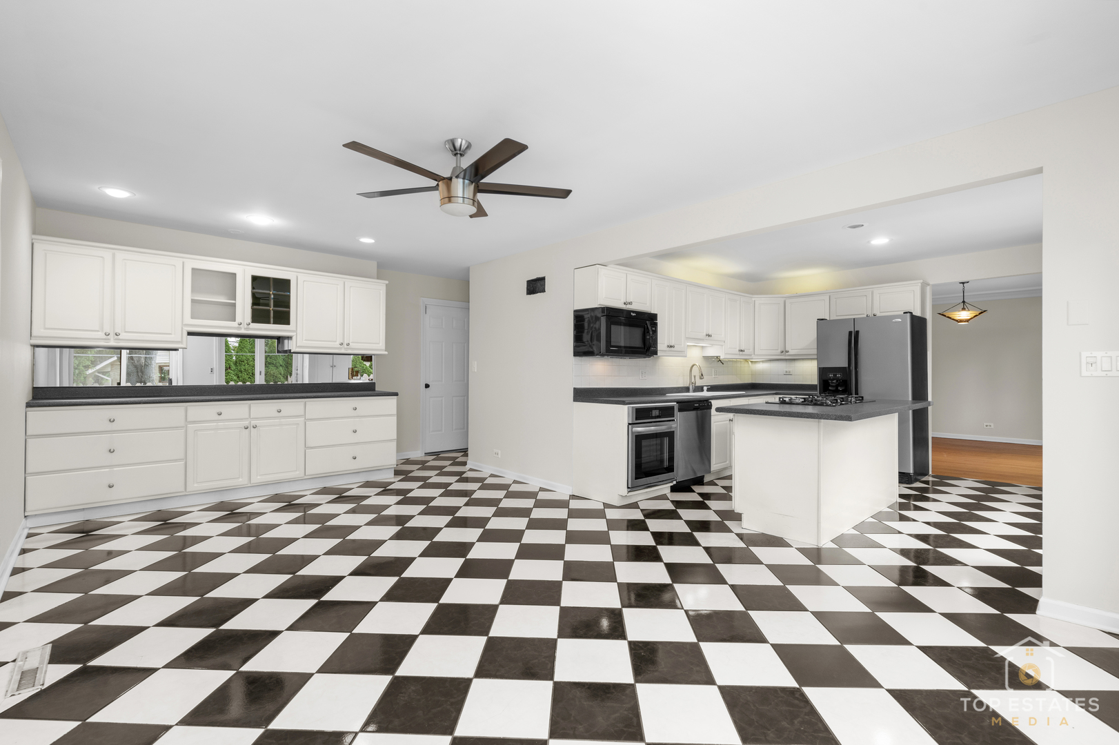 445 W Dorset Avenue, Palatine, IL 60067