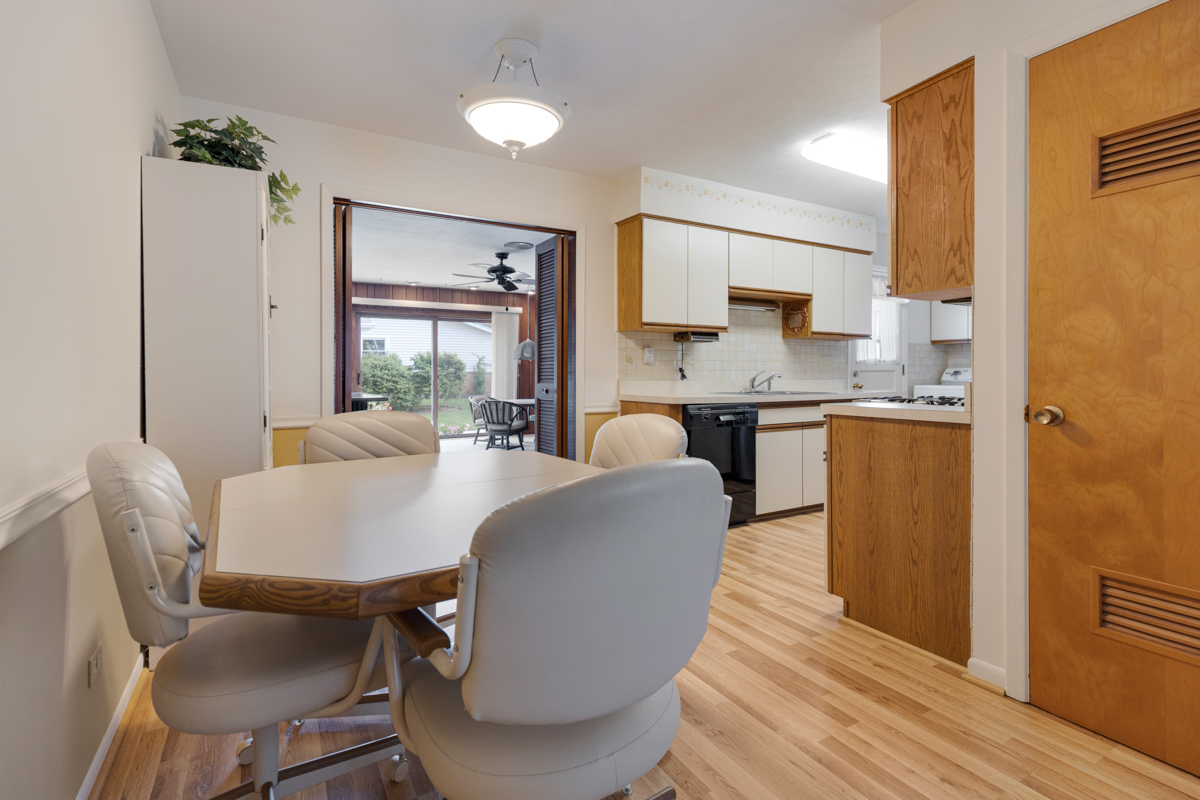 851 Crest Avenue, Elk Grove Village, IL 60007