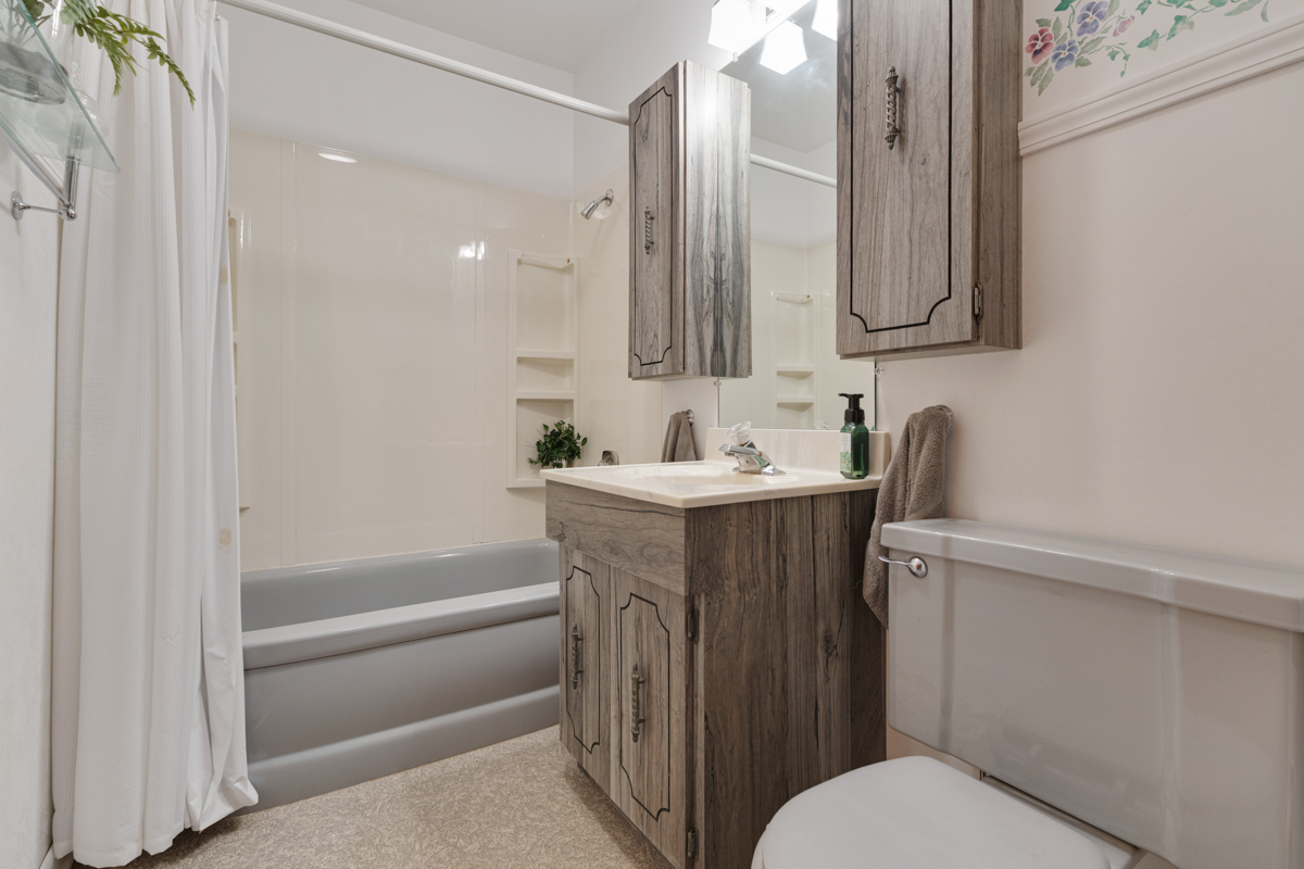 851 Crest Avenue, Elk Grove Village, IL 60007