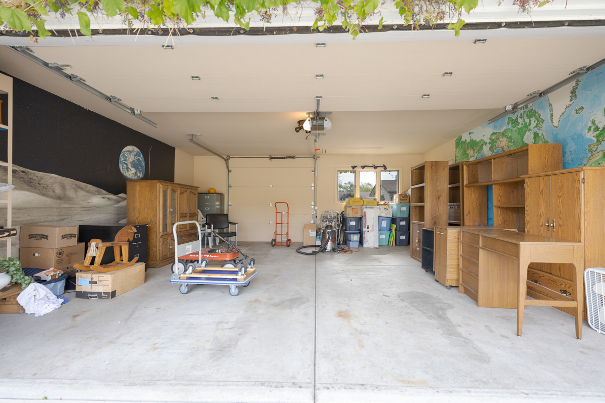851 Crest Avenue, Elk Grove Village, IL 60007