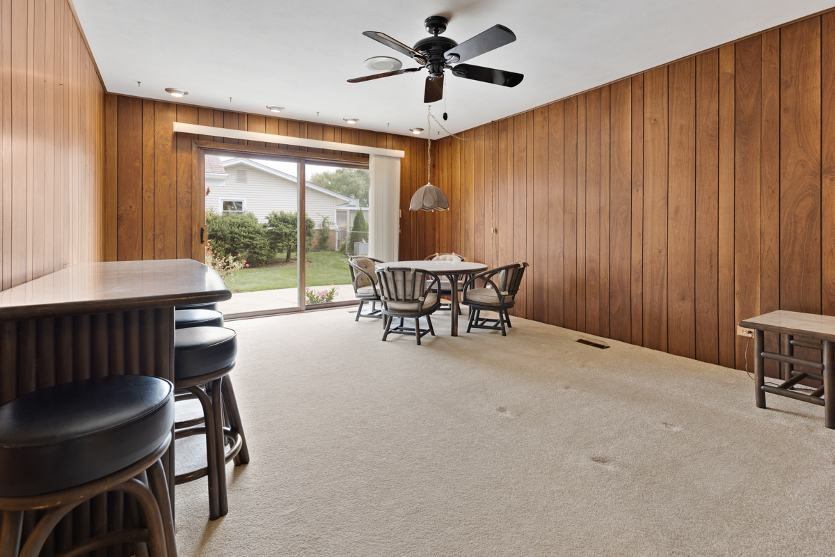851 Crest Avenue, Elk Grove Village, IL 60007