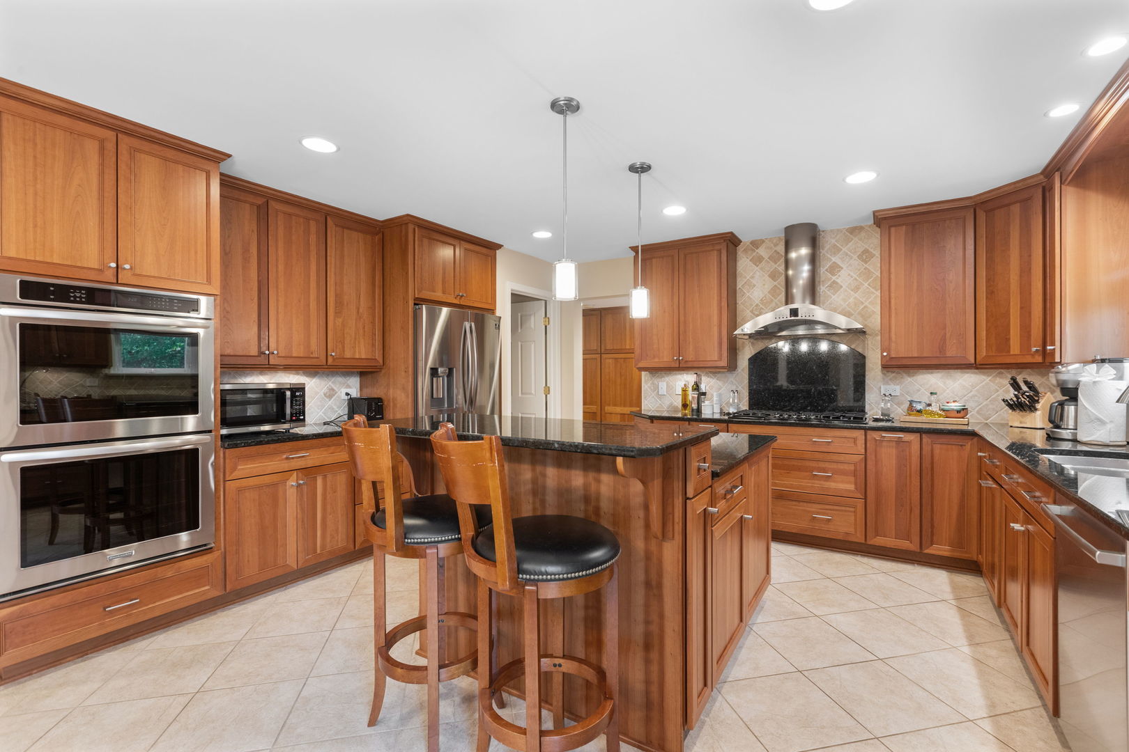 1272 Sandhurst Drive, Buffalo Grove, IL 60089