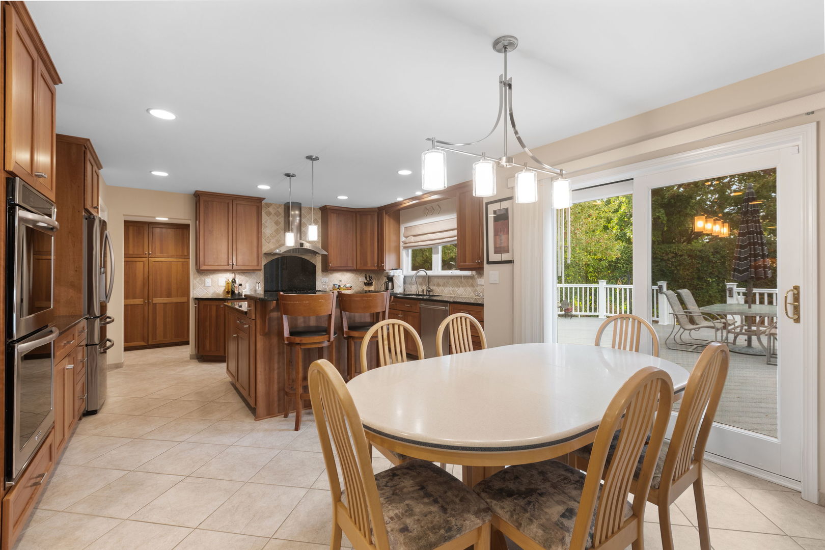 1272 Sandhurst Drive, Buffalo Grove, IL 60089