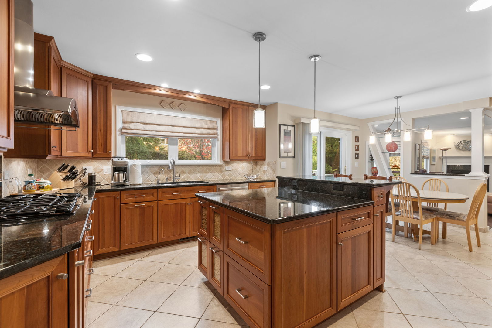 1272 Sandhurst Drive, Buffalo Grove, IL 60089