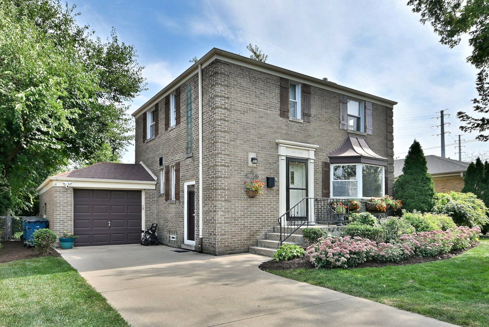 593 S Edgewood Avenue, Elmhurst, IL 60126