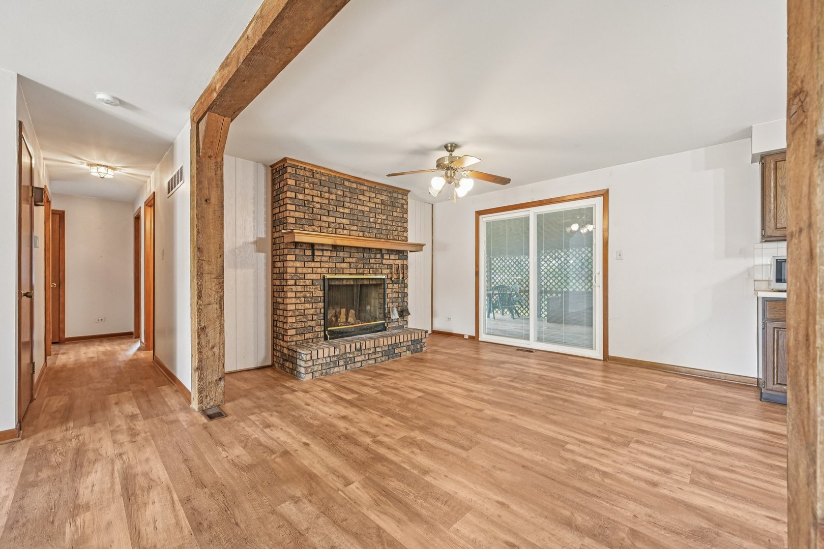 698 Hiawatha Drive, Elgin, IL 60120