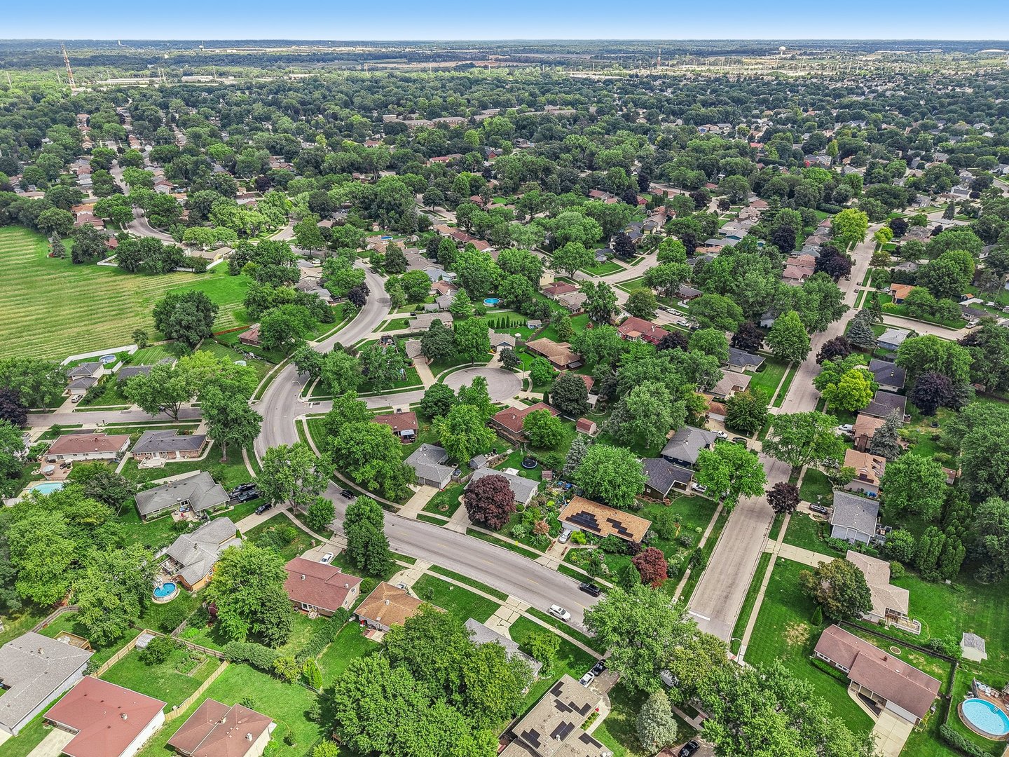 698 Hiawatha Drive, Elgin, IL 60120