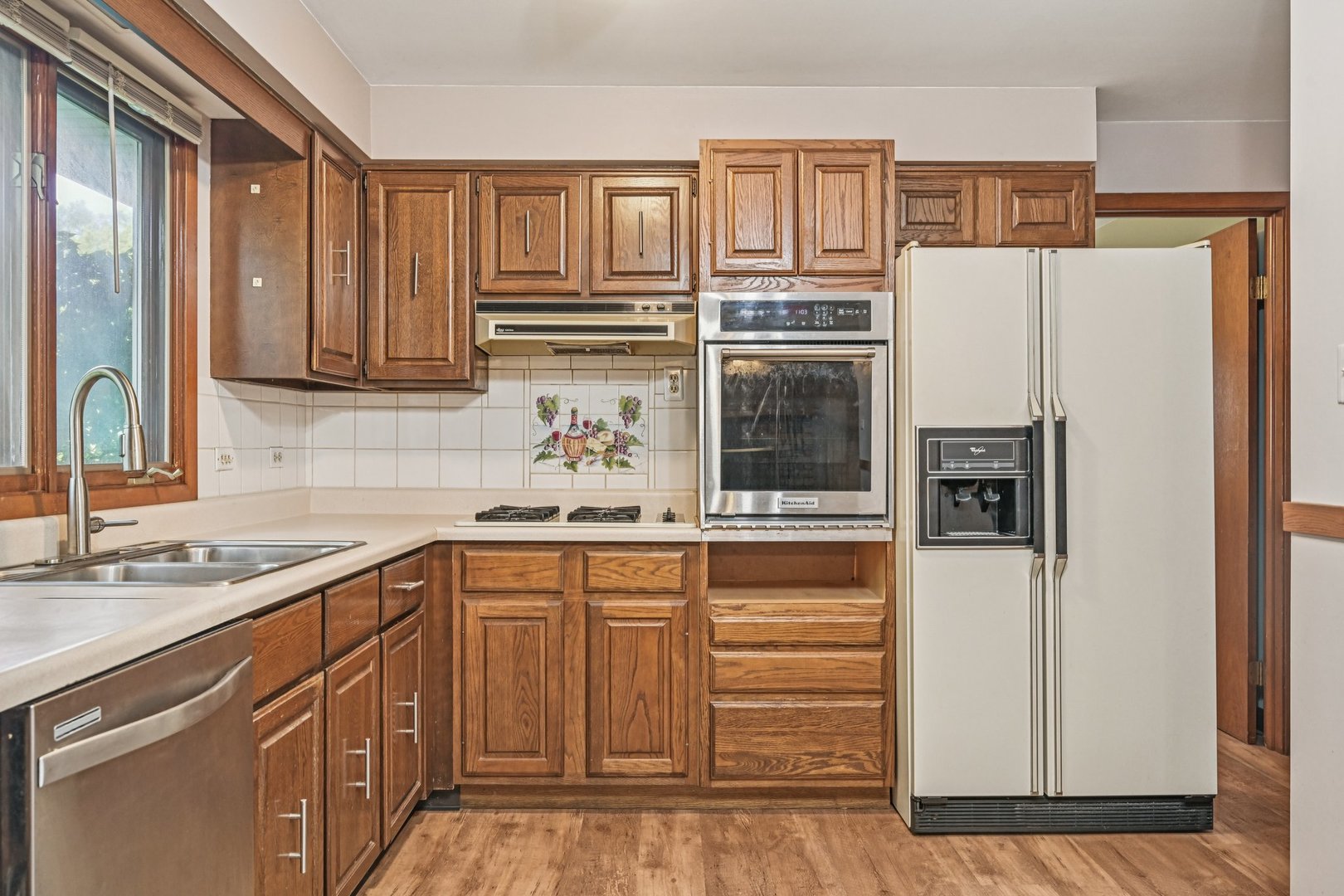 698 Hiawatha Drive, Elgin, IL 60120