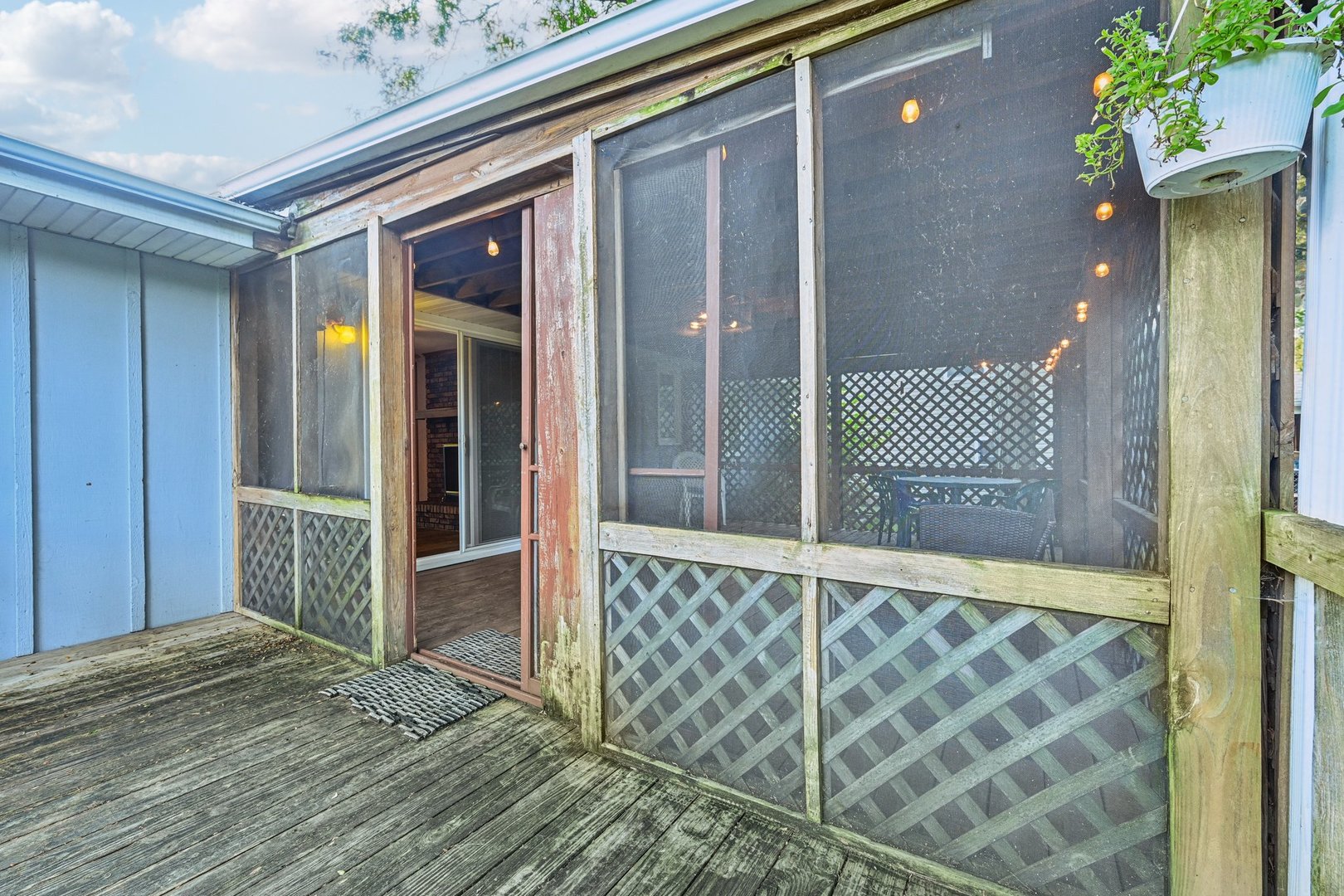 698 Hiawatha Drive, Elgin, IL 60120