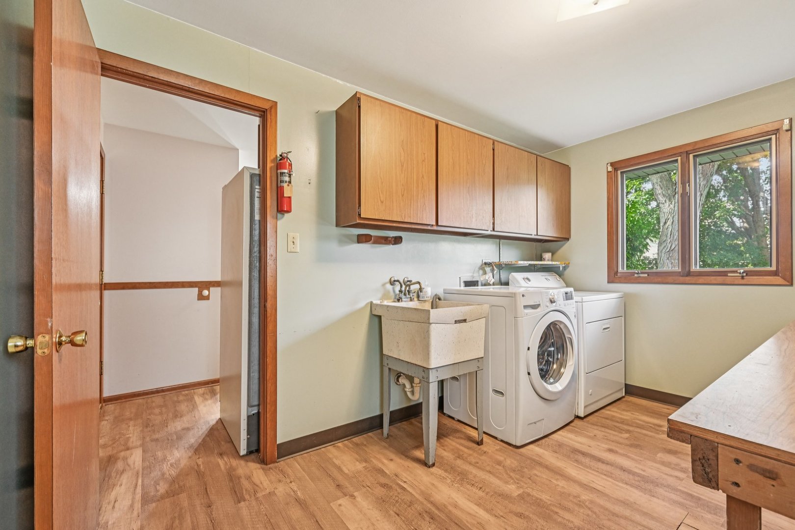 698 Hiawatha Drive, Elgin, IL 60120