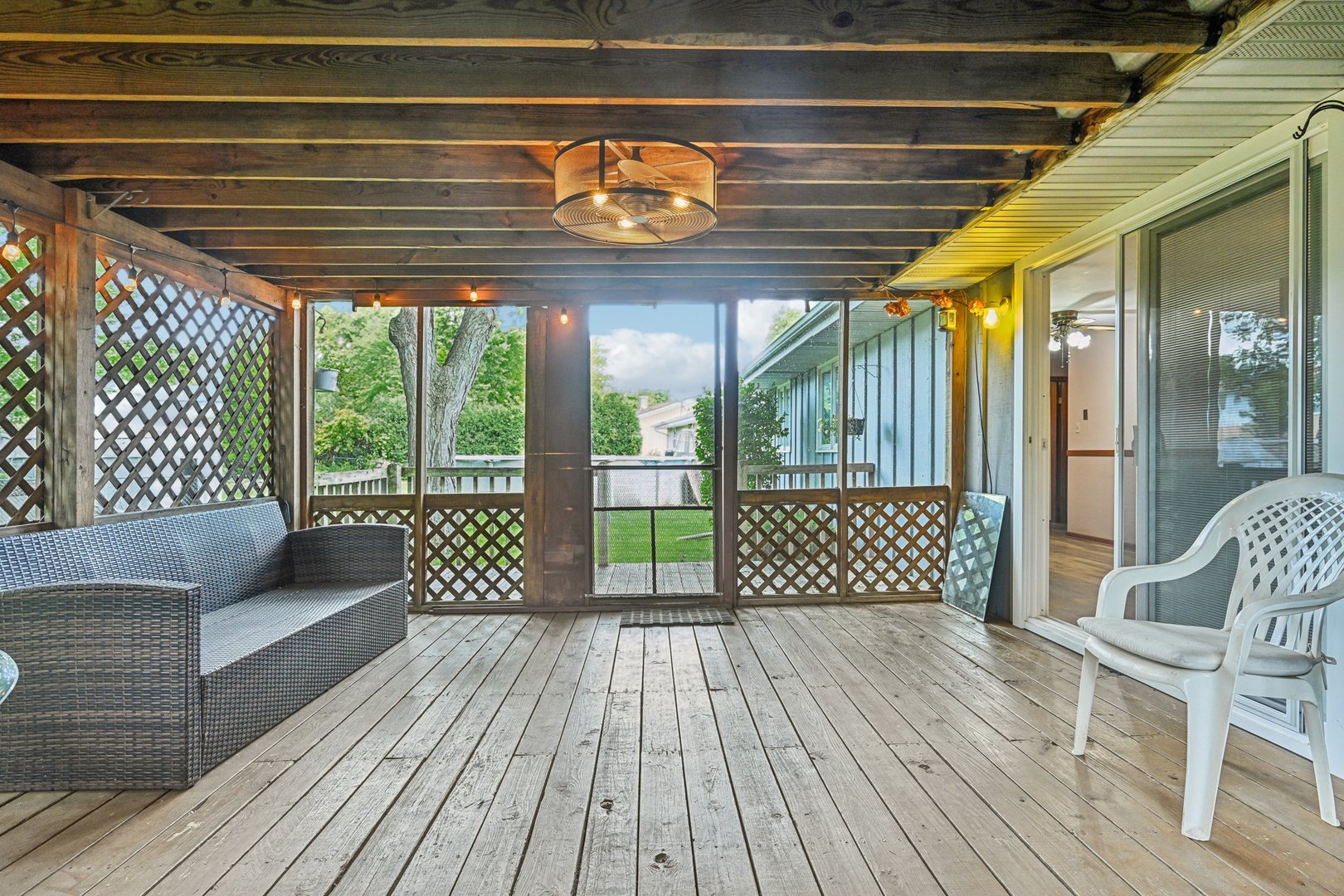 698 Hiawatha Drive, Elgin, IL 60120