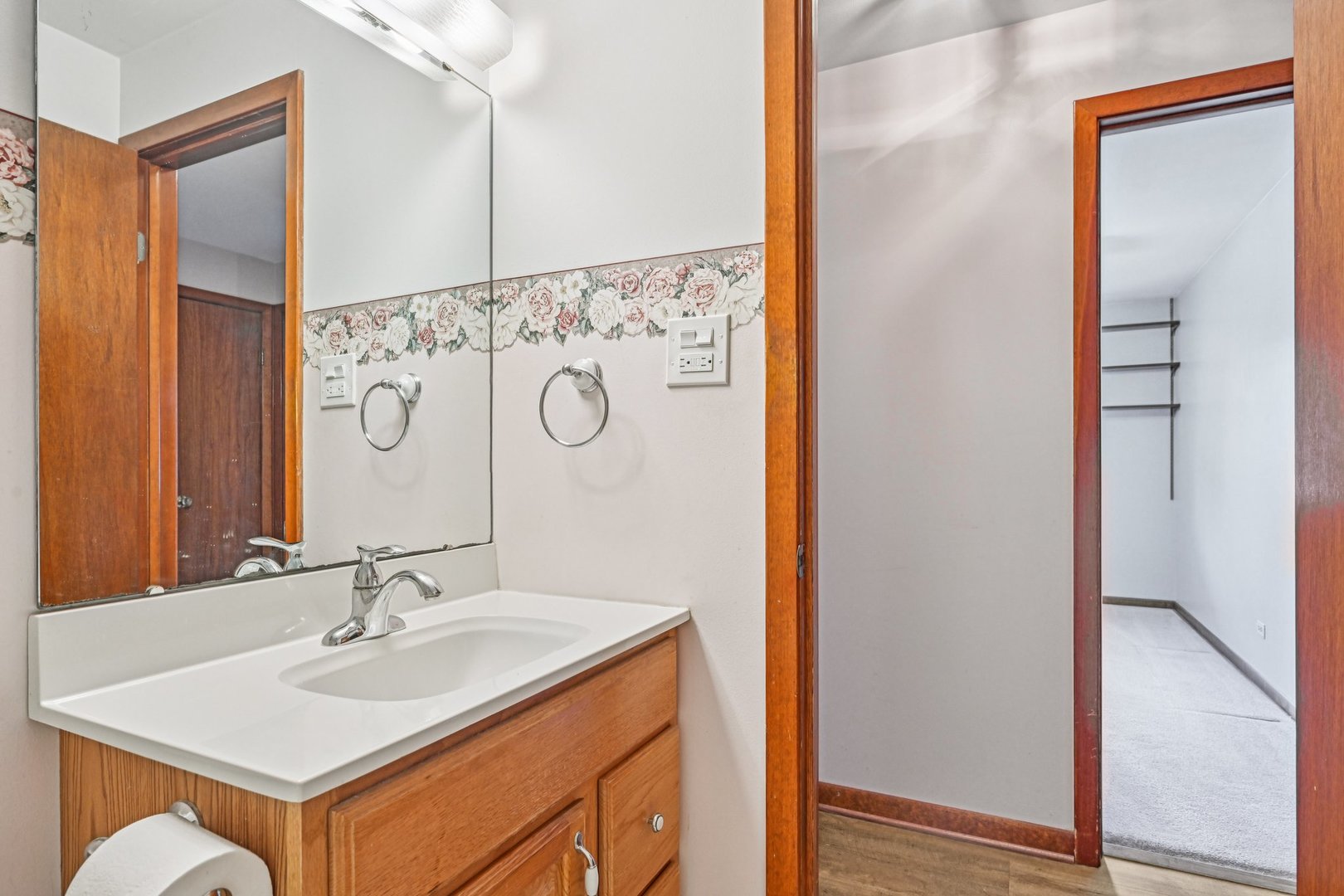 698 Hiawatha Drive, Elgin, IL 60120