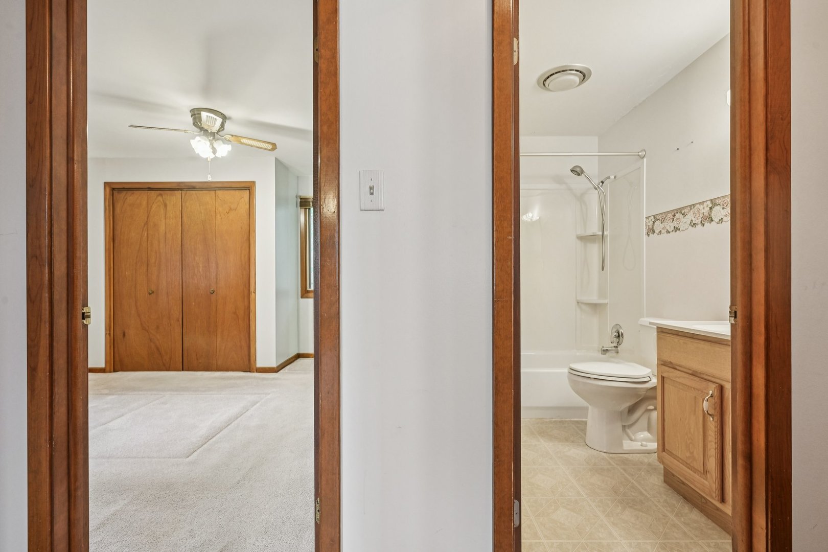 698 Hiawatha Drive, Elgin, IL 60120