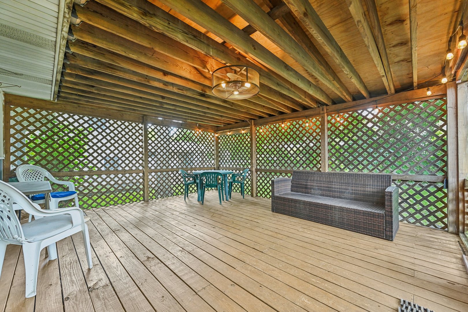 698 Hiawatha Drive, Elgin, IL 60120