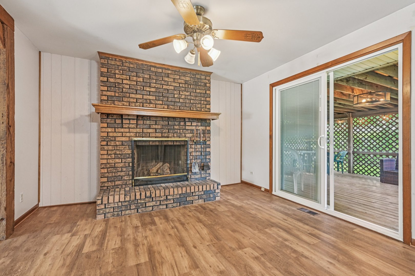 698 Hiawatha Drive, Elgin, IL 60120