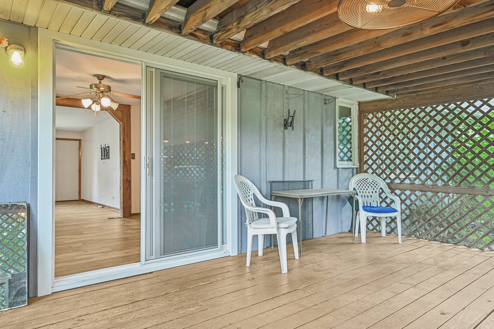 698 Hiawatha Drive, Elgin, IL 60120