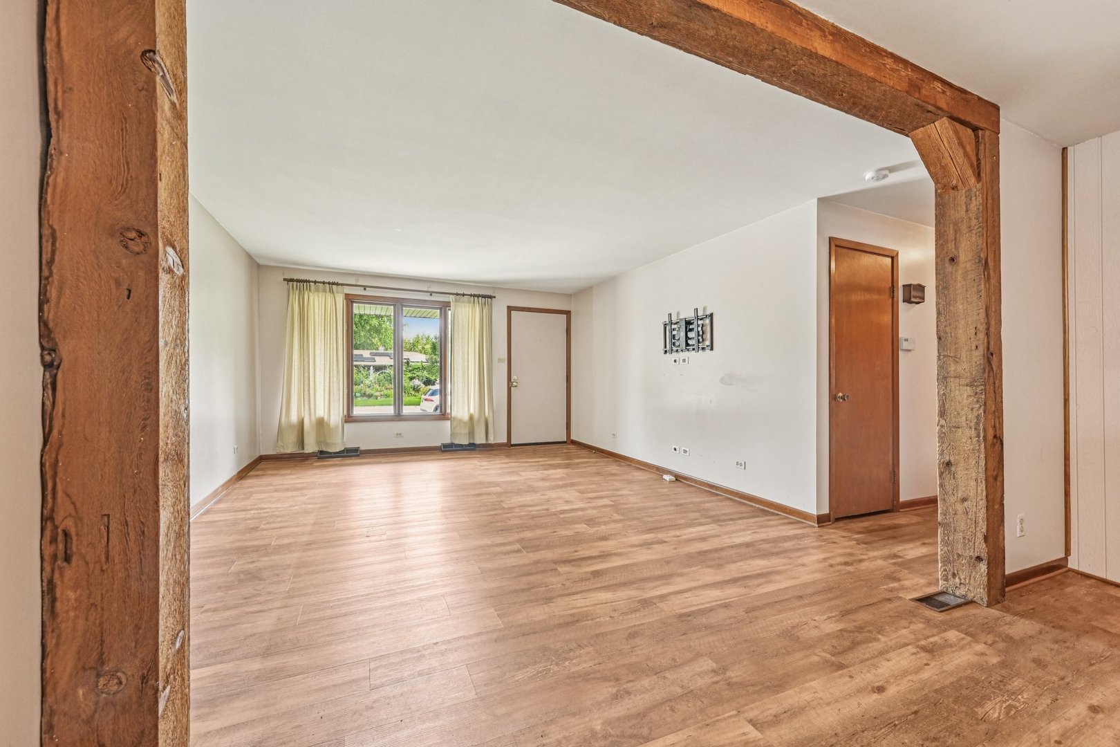 698 Hiawatha Drive, Elgin, IL 60120