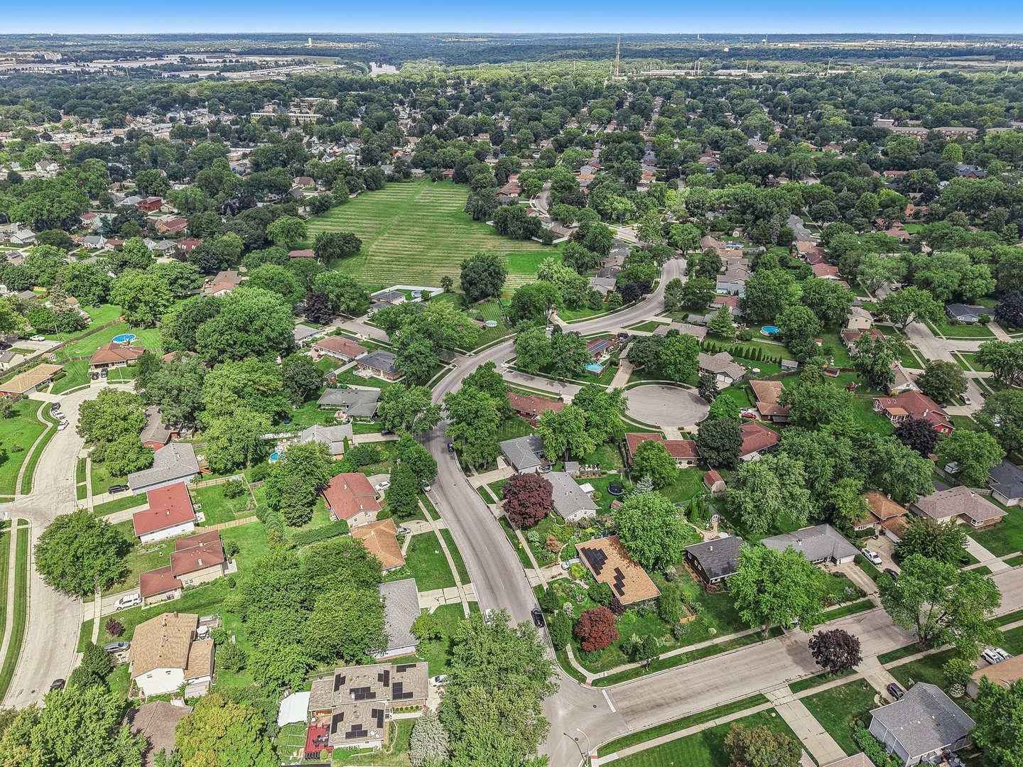 698 Hiawatha Drive, Elgin, IL 60120