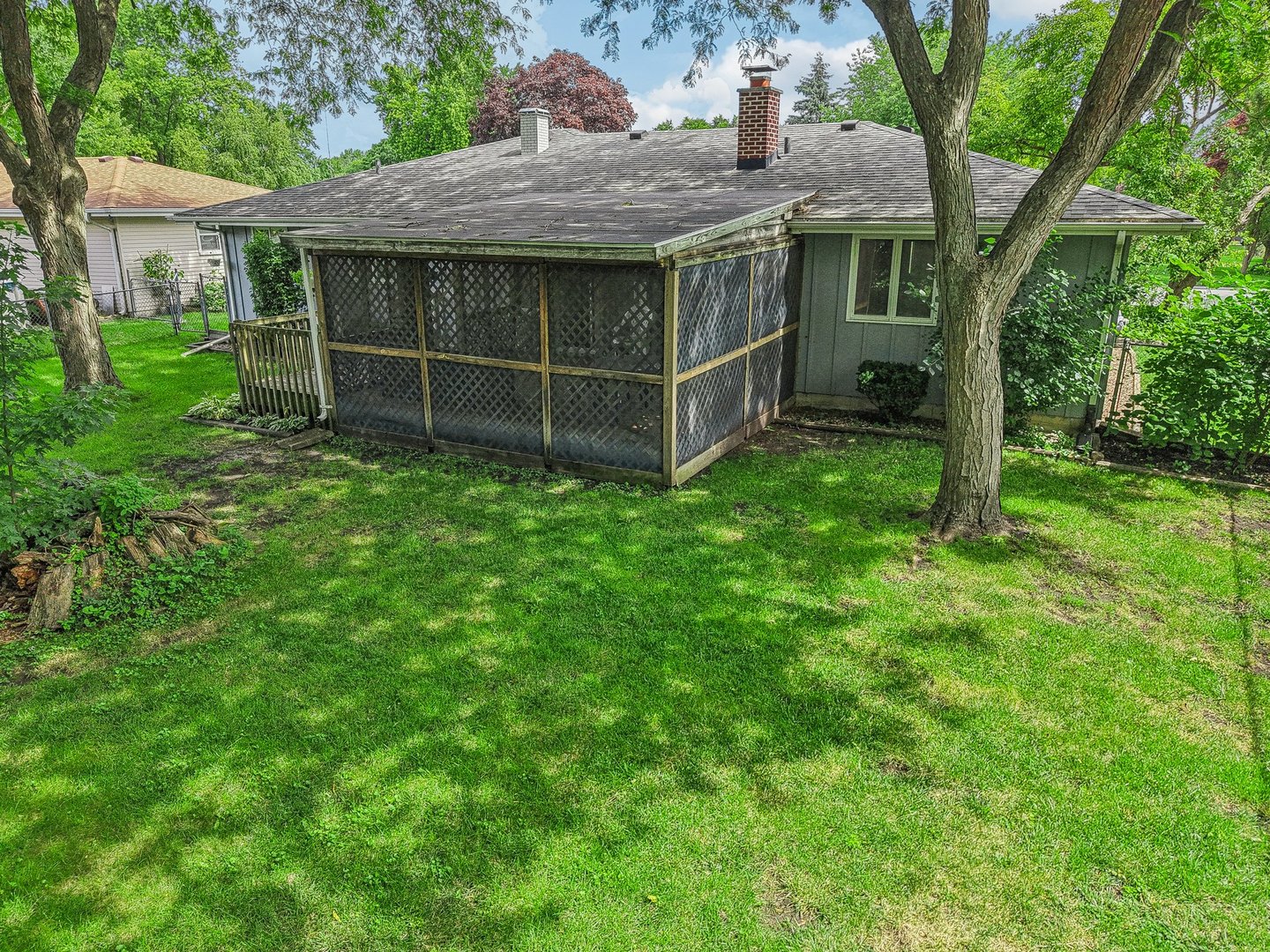 698 Hiawatha Drive, Elgin, IL 60120