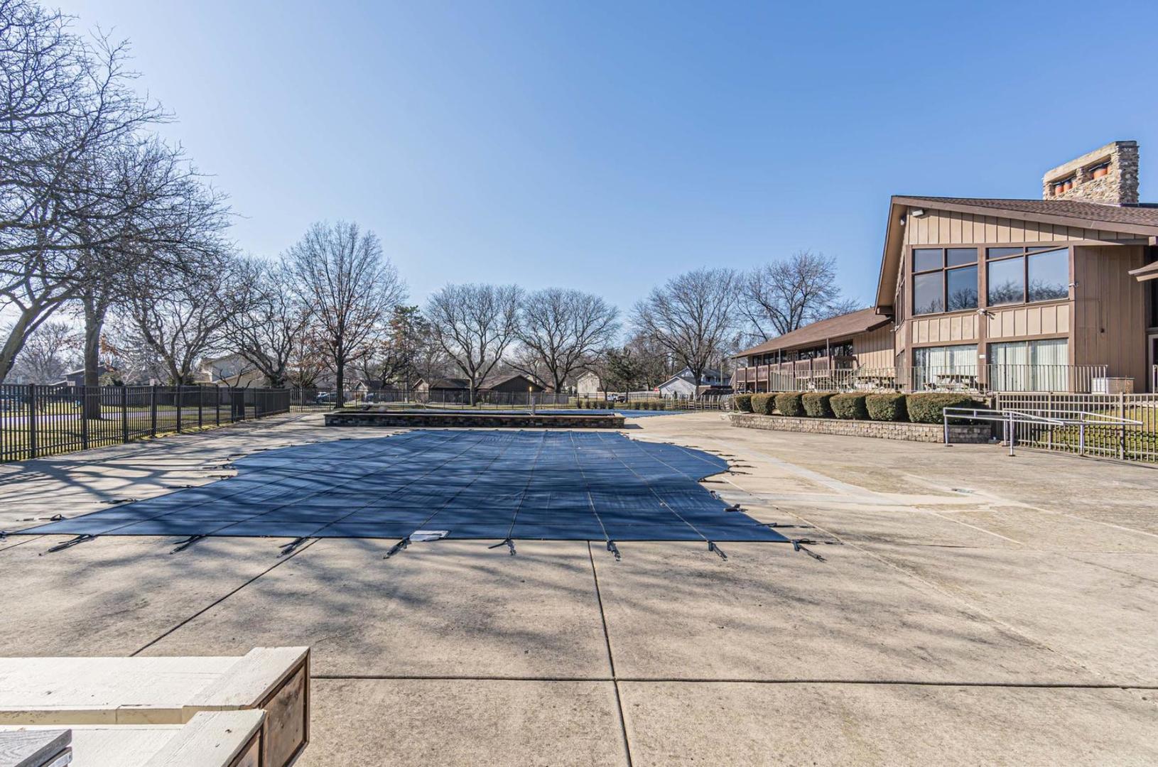 730 Circle Drive, Roselle, IL 60172
