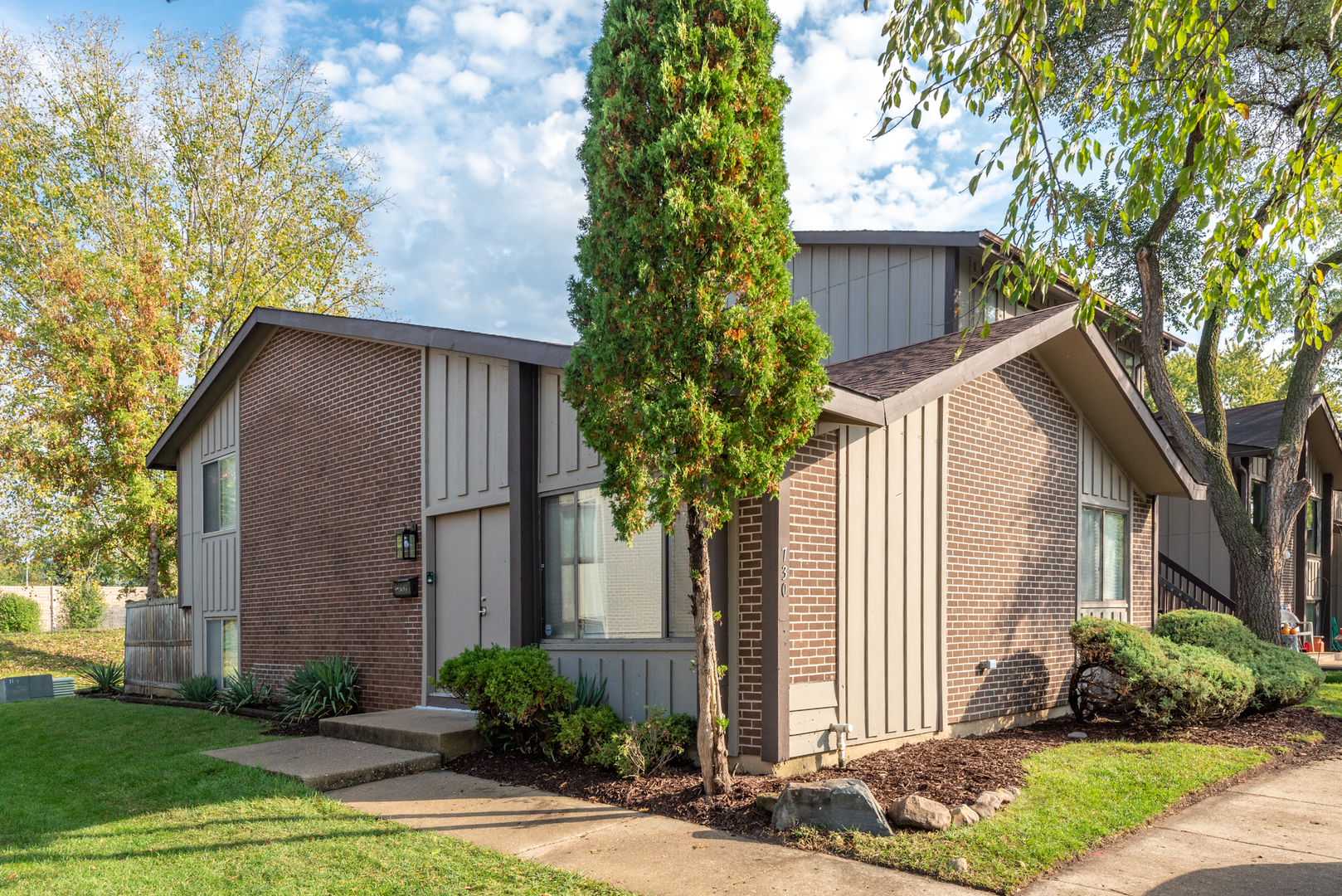 730 Circle Drive, Roselle, IL 60172