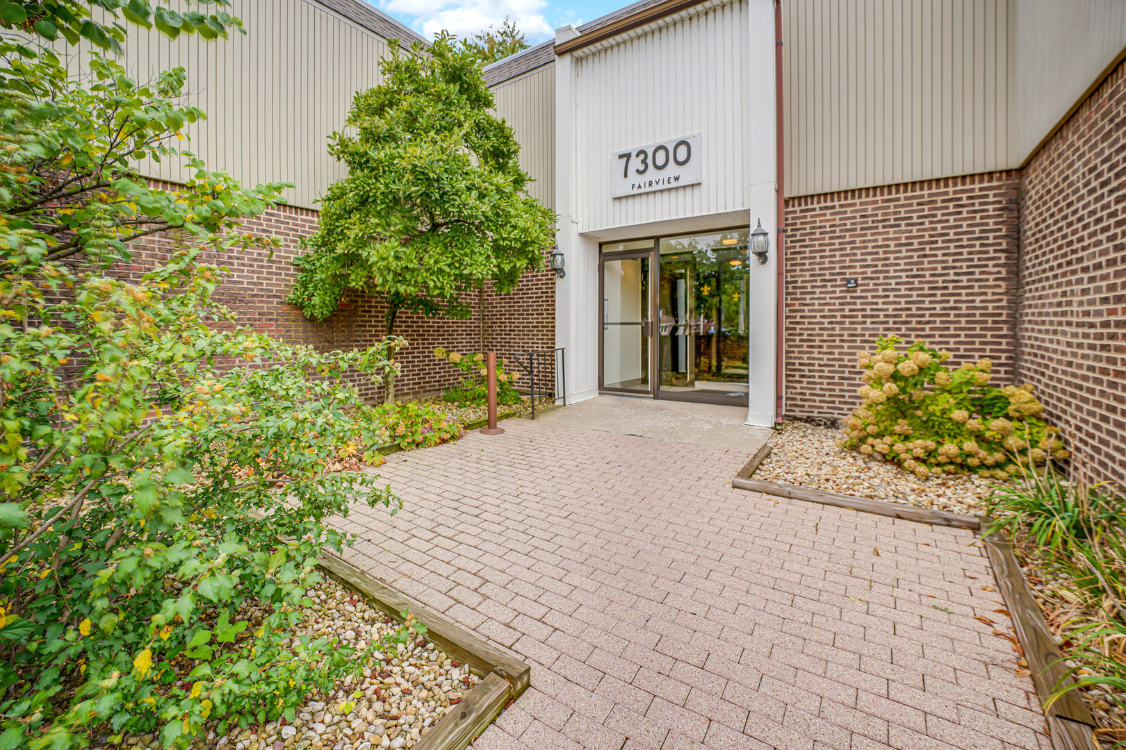 7300 Fairview Avenue #106, Downers Grove, IL 60516