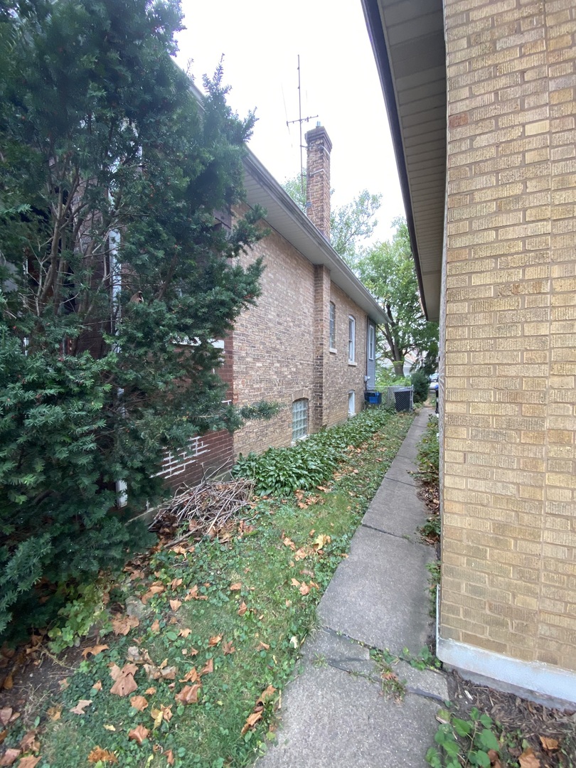 2632 N Marmora Avenue, Chicago, IL 60639