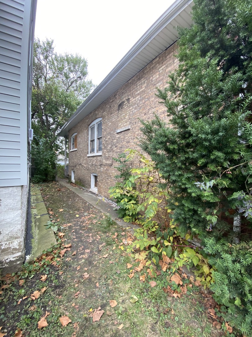 2632 N Marmora Avenue, Chicago, IL 60639