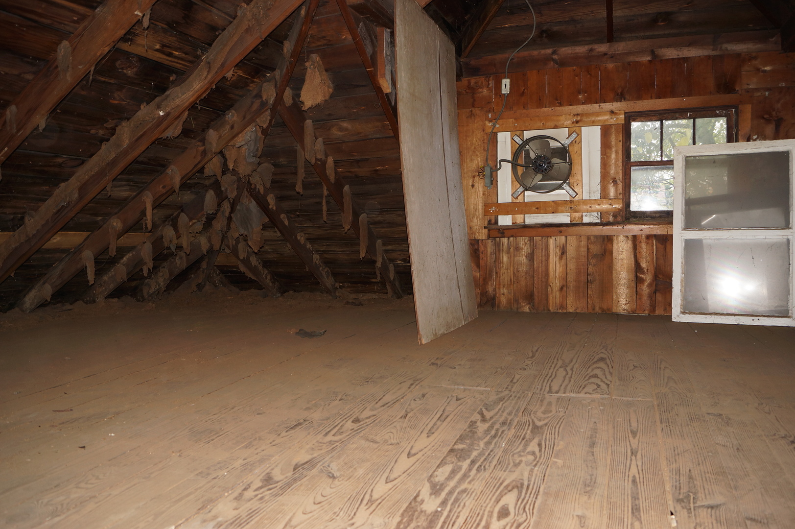 2632 N Marmora Avenue, Chicago, IL 60639