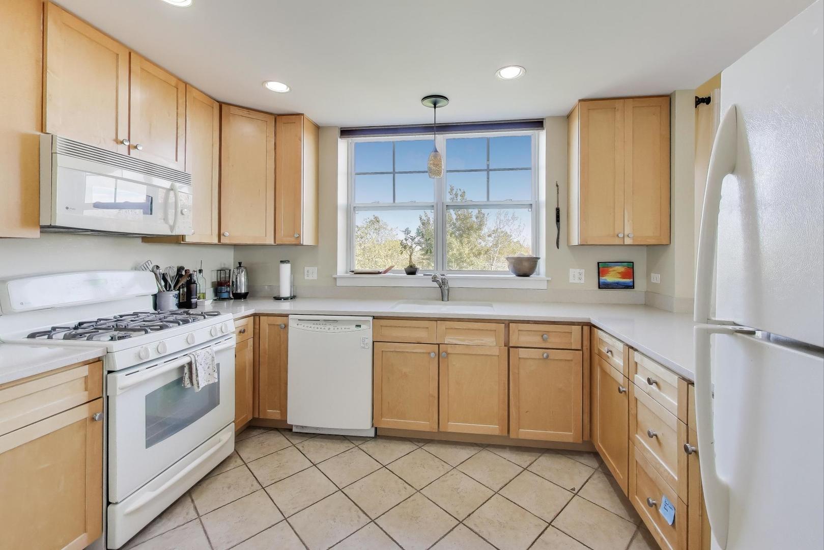 977 Harris Road #34, Grayslake, IL 60030