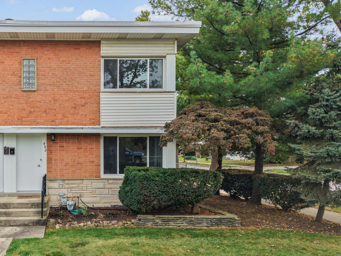 482 E Vallette Street, Elmhurst, IL 60126