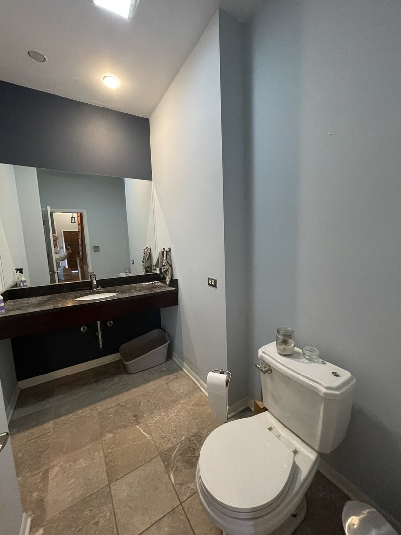 2058 W Washington Boulevard, Chicago, IL 60612