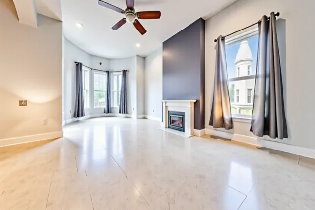 2058 W Washington Boulevard, Chicago, IL 60612