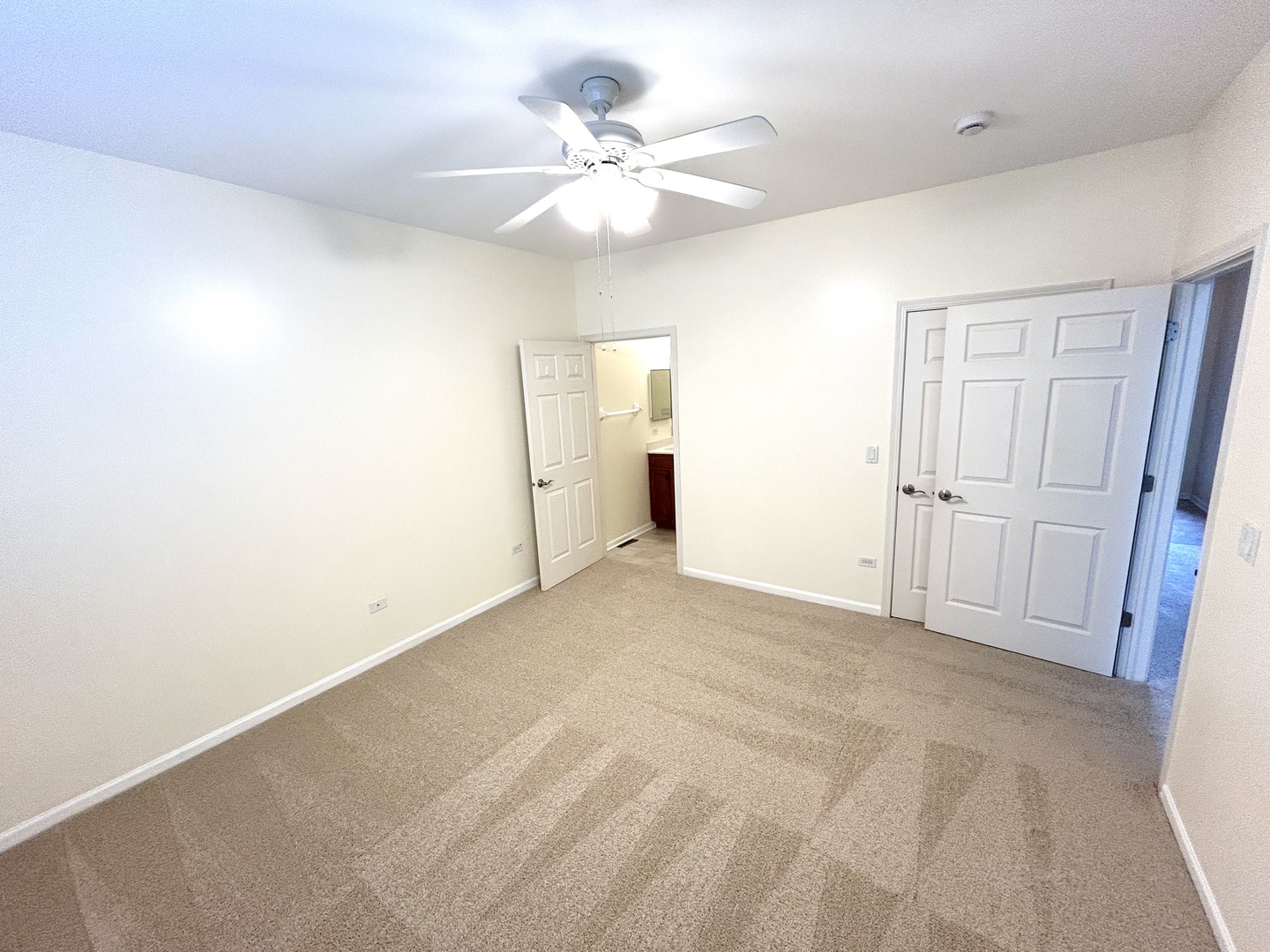 21253 Legion Lake Court, Crest Hill, IL 60403