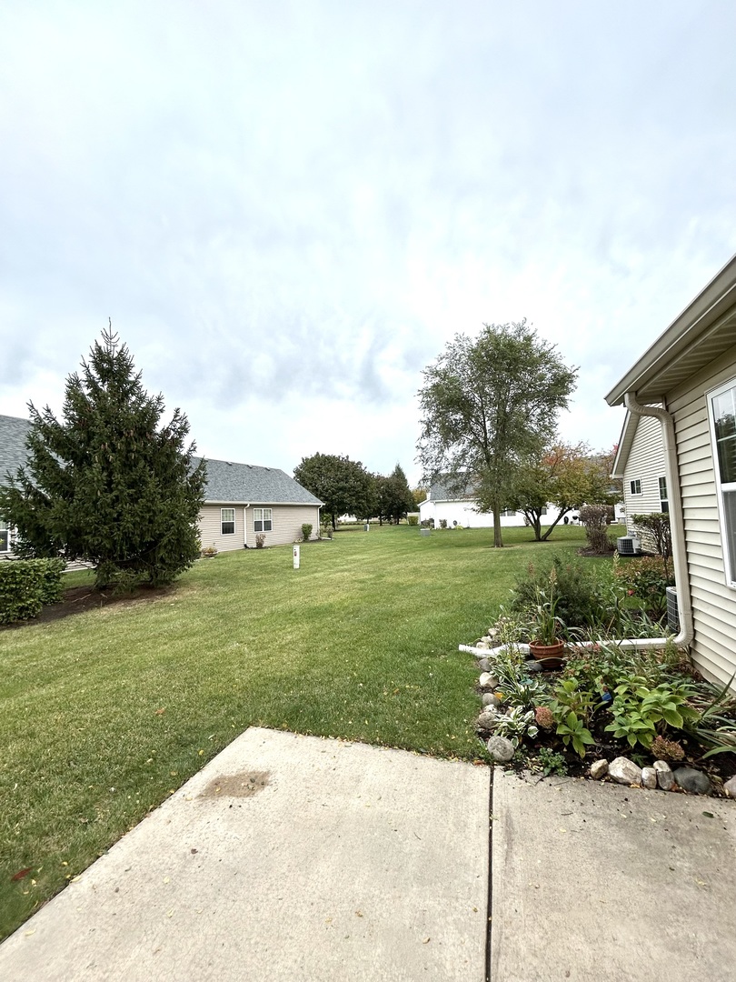 21253 Legion Lake Court, Crest Hill, IL 60403