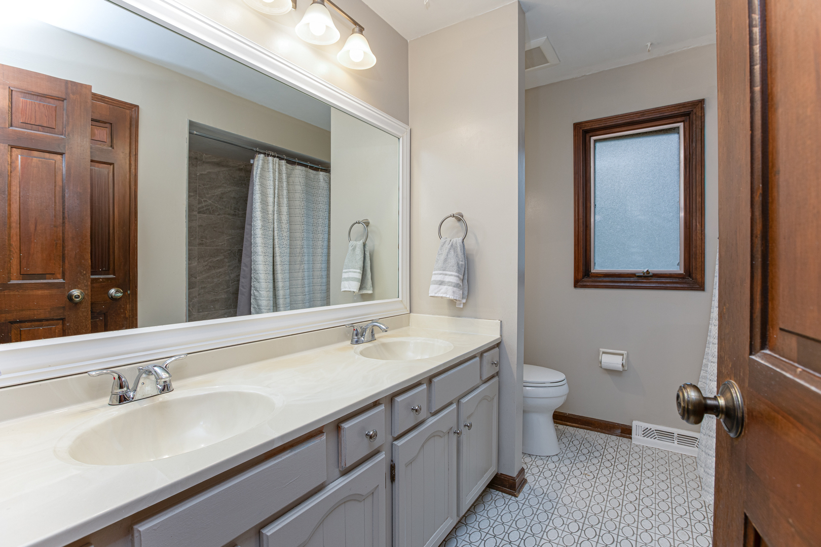 N675 Herrick Drive, Wheaton, IL 60187