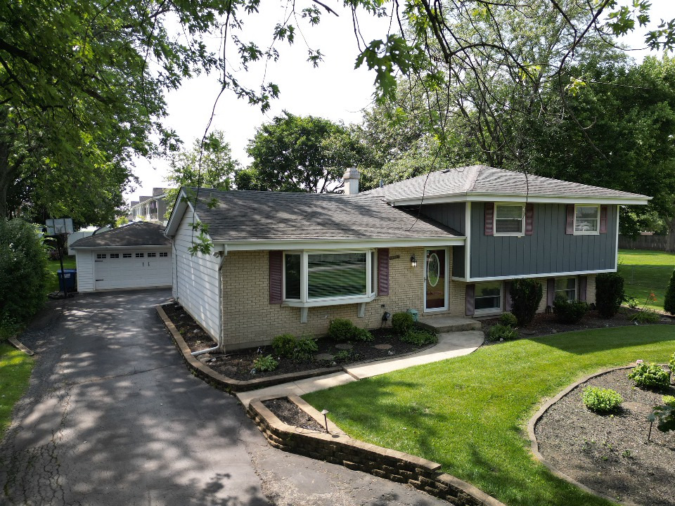 5S300 Tuthill Road, Naperville, IL 60563