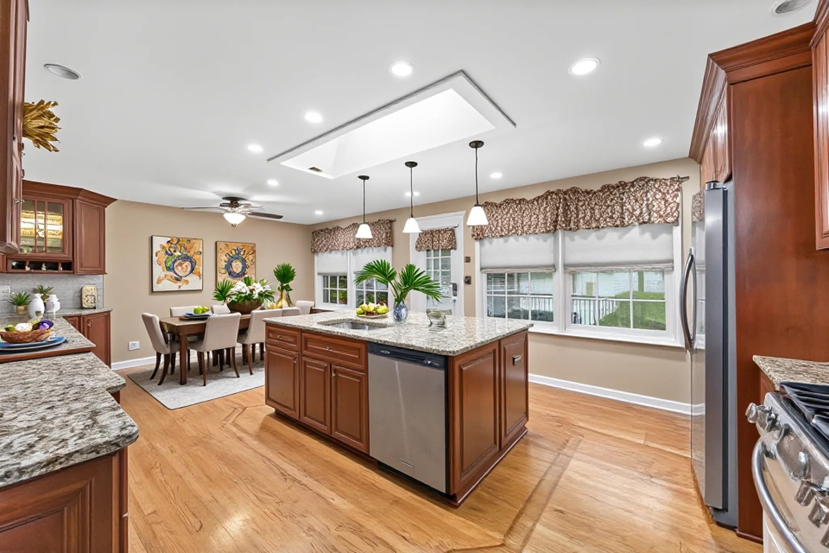 5S300 Tuthill Road, Naperville, IL 60563