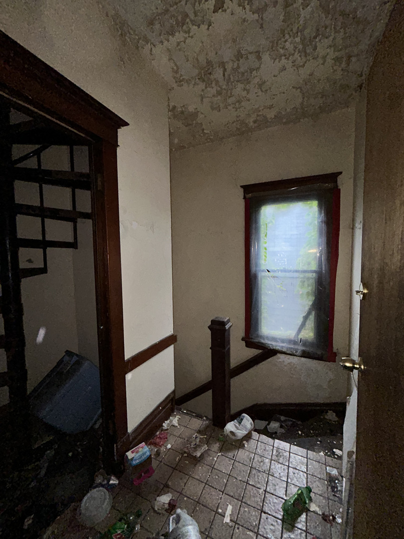 7941 S Burnham Avenue, Chicago, IL 60617