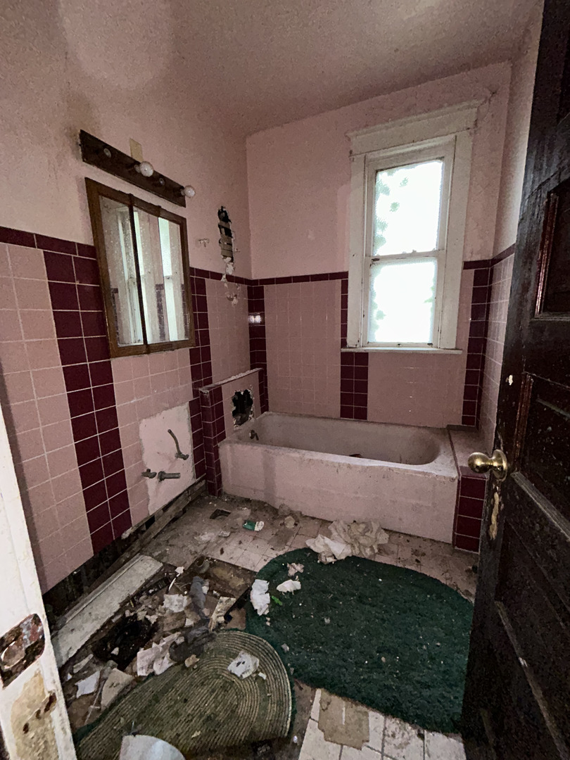 7941 S Burnham Avenue, Chicago, IL 60617