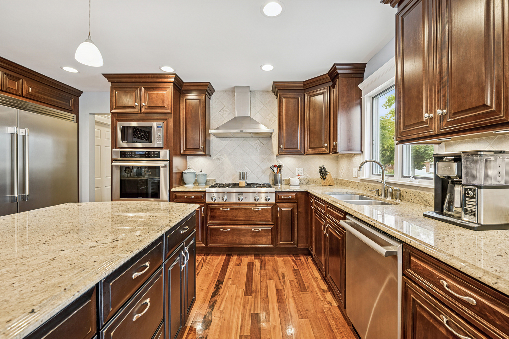 2306 Hanscom Court, Schaumburg, IL 60193