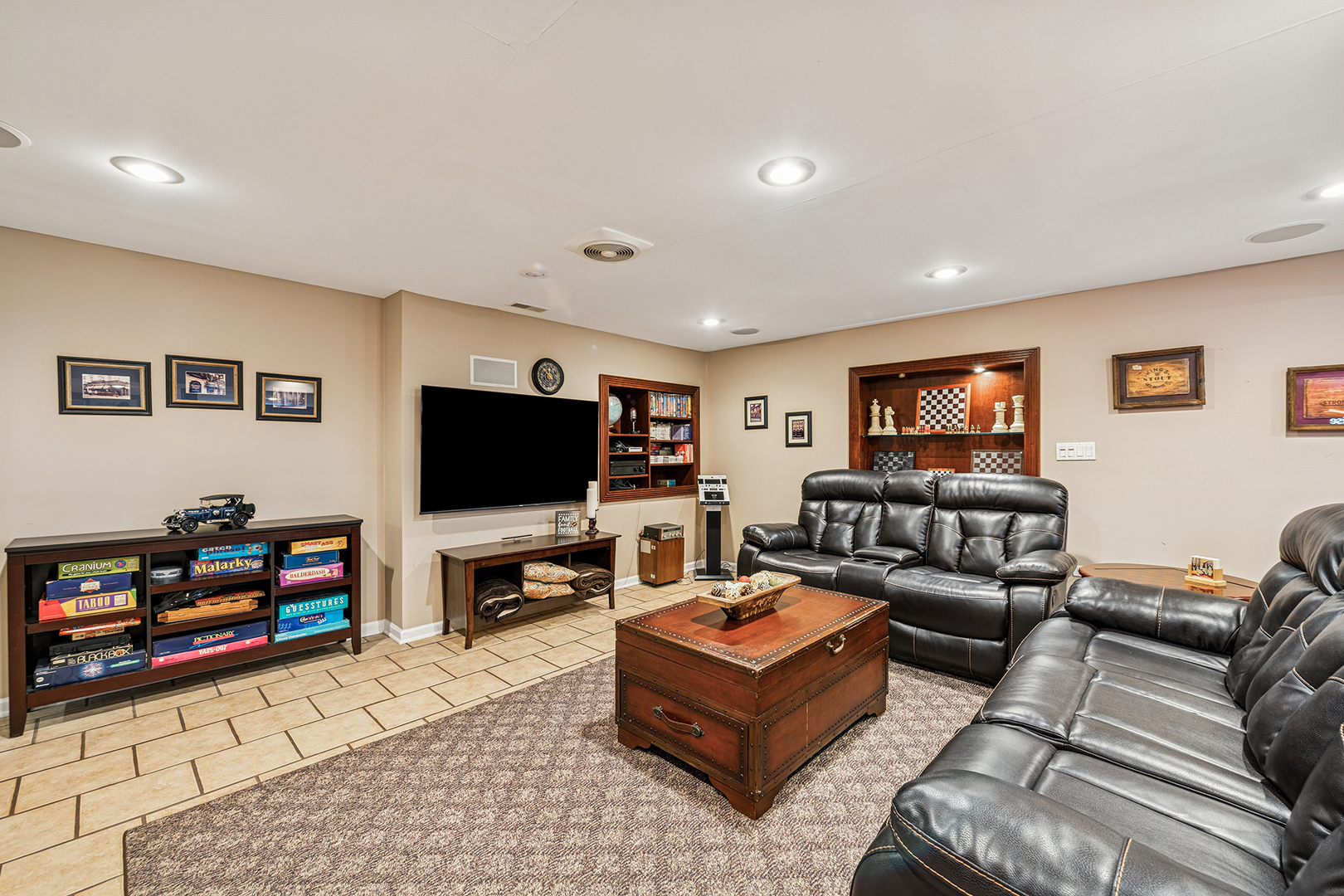 2306 Hanscom Court, Schaumburg, IL 60193