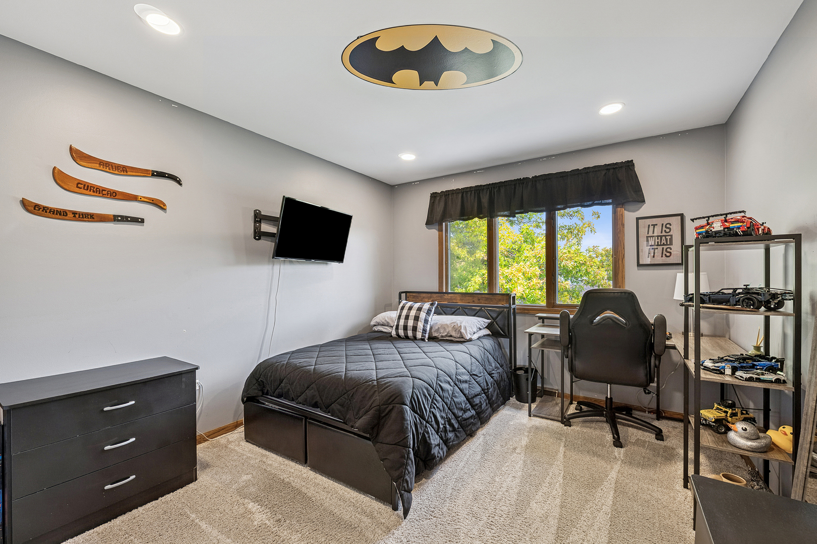 2306 Hanscom Court, Schaumburg, IL 60193