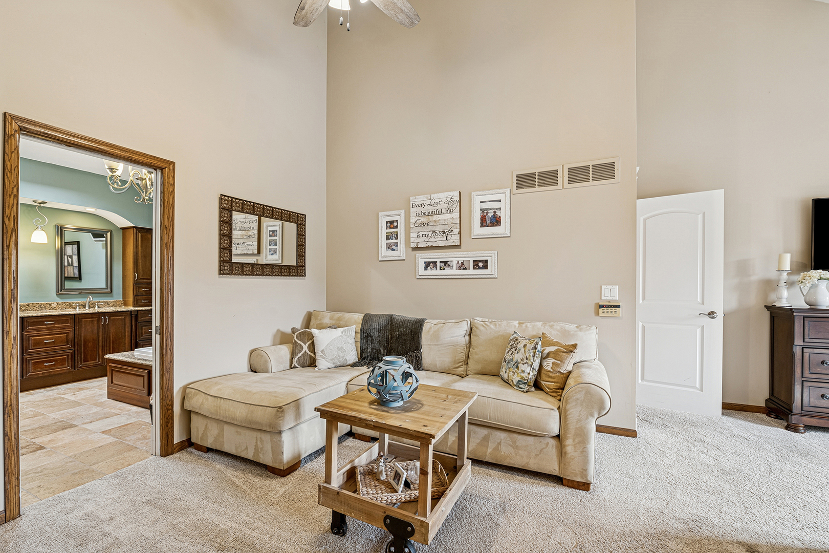 2306 Hanscom Court, Schaumburg, IL 60193