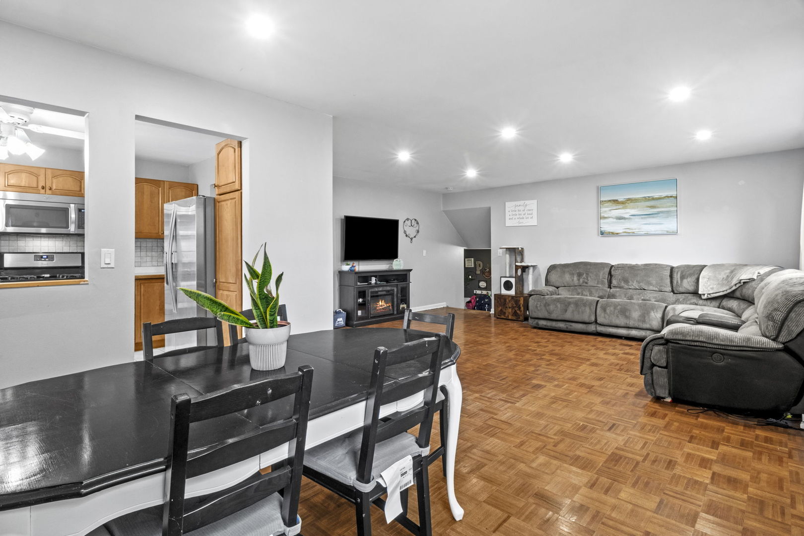 6505 Winston Drive, Woodridge, IL 60517